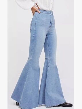 We The Free Light Blue Ultra High-Rise Wide Flare Jeans Size 28